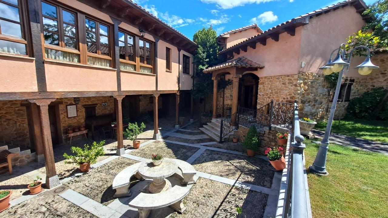 Palacio Del Conde De Rebolledo Villaviciosa de la Ribera Dış mekan fotoğraf